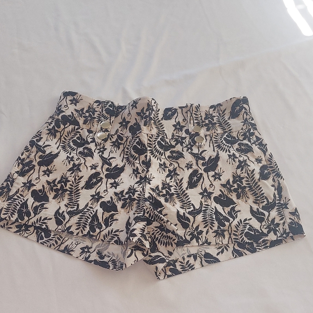 INC International Concepts Black Floral  Print High-Waist Core  Shorts on Cream.